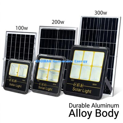 ไฟสปอร์ตไลท์โซลาร์เซลล์ LED 300W IP65 กันน้ำ 15000LM ความสว่างสูงพร้อมตัวเรือนอลูมิเนียมอัลลอยด์สำหรับไฟภายนอกอาคาร